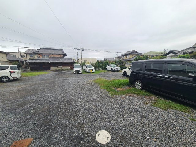 オレンジハイツの駐車場|平面駐車場です
