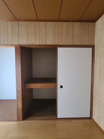オレンジハイツの収納|南側洋室6帖の収納