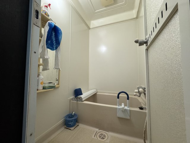 春採4丁目◎静かで落ち着いた環境で広々とした6LDK中古住宅♪の浴室|一日の疲れを癒し、リラックスできるプライベート空間です。