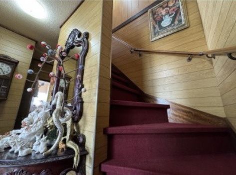 春採4丁目◎静かで落ち着いた環境で広々とした6LDK中古住宅♪の内装|レトロな趣きと温かみのある内装が魅力。落ち着いた雰囲気です。