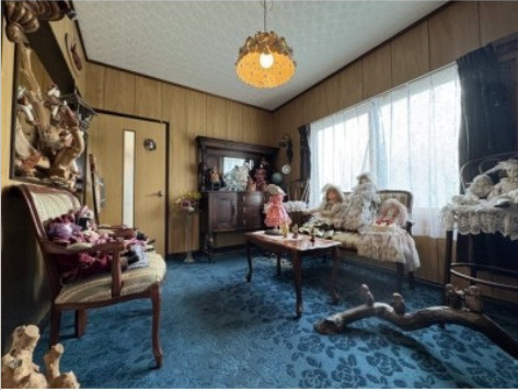 春採4丁目◎静かで落ち着いた環境で広々とした6LDK中古住宅♪の洋室|特徴的なカーペットが彩る洋室。陽光が入り心安らぐ空間です。