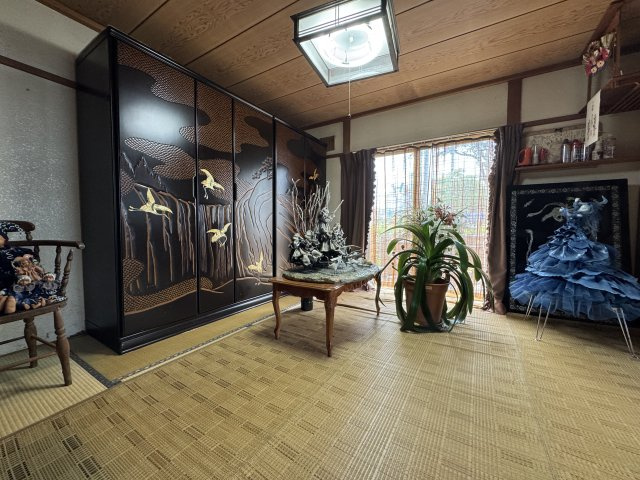 春採4丁目◎静かで落ち着いた環境で広々とした6LDK中古住宅♪の和室|風情ある和室。心落ち着く空間で安らぎの暮らしを実現しませんか。