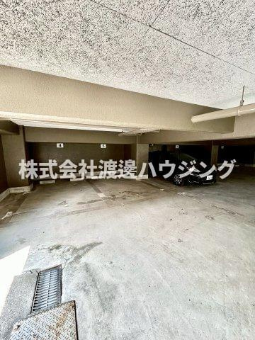 紙谷第2マンションの駐車場