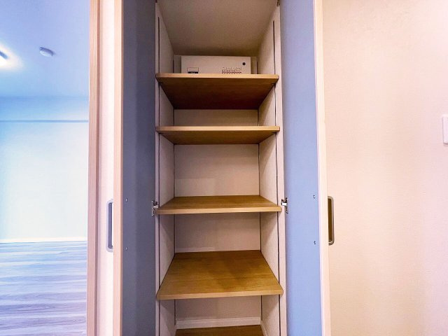 【収納】 | レクセルマンション石神井公園（成増店） | 日用品や飲料水のストック収納などに重宝するパントリー