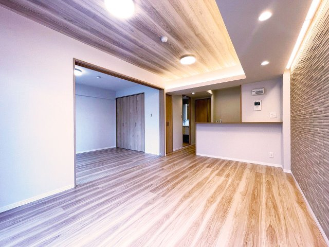 【居間・リビング】 | レクセルマンション石神井公園（成増店） | リビング続きの洋室開放で18帖の広々空間