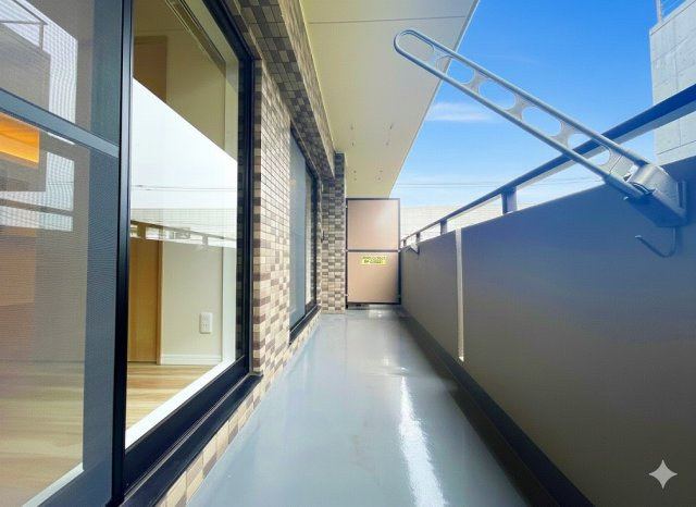 【バルコニー】 | レクセルマンション石神井公園（成増店） | 急な雨でも安心のインナーバルコニー