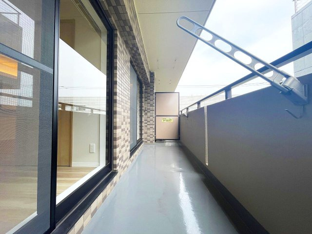 【バルコニー】 | レクセルマンション石神井公園（成増店） | 急な雨でも安心のインナーバルコニー