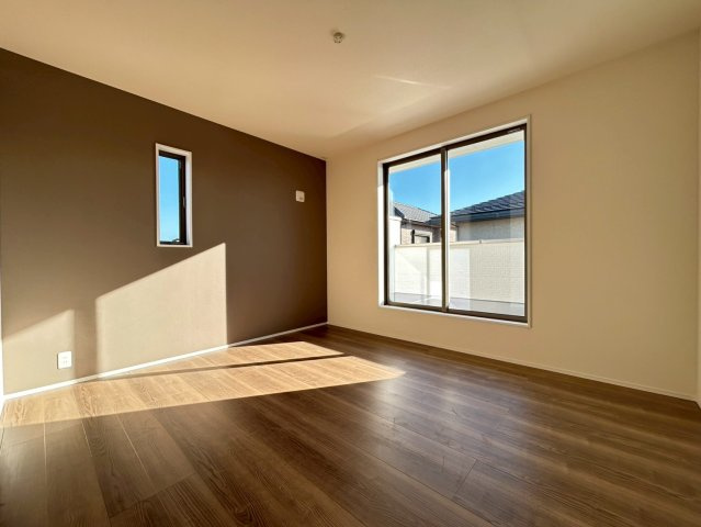 リーブルガーデン　一宮市第1千秋町　全1区画分譲の寝室|すべての居室にはたっぷり収納できる大型のクローゼット、各室に２４時間換気システムを設置しています。
排気ファンから低風量で24時間強制排気し、家の中の空気をいつも新鮮に保ちます。
