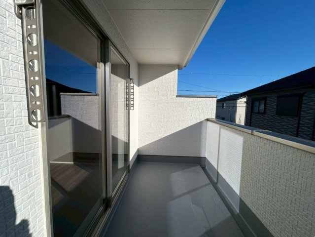 リーブルガーデン　一宮市第1千秋町　全1区画分譲のバルコニー|バルコニーは南向きで洗濯物もよく乾きます！強度と表面積硬度を持つFPRで防水しています。