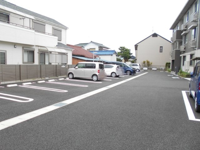 リバーパーク A棟の駐車場|駐車場