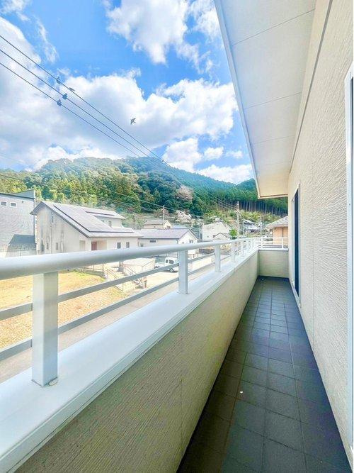 和歌山県海草郡紀美野町 中古戸建のバルコニー|２階からの眺望◎