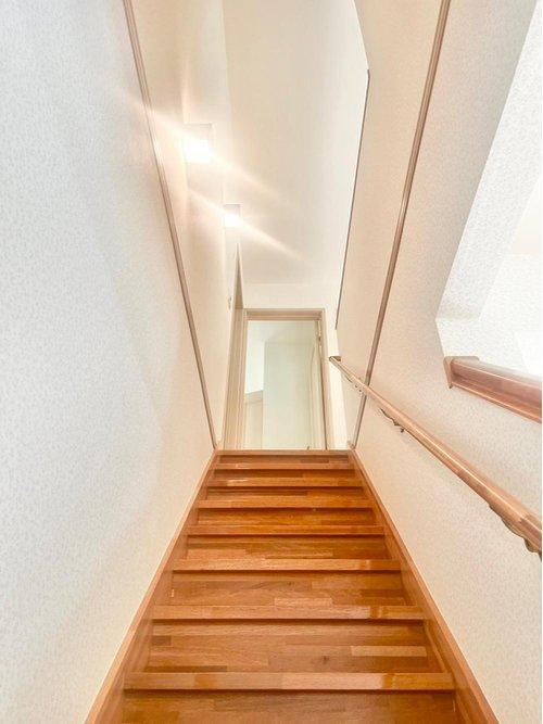 和歌山県海草郡紀美野町 中古戸建の内装|階段