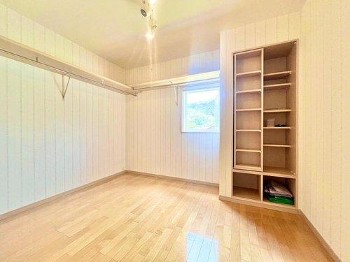 和歌山県海草郡紀美野町 中古戸建の洋室|洋室