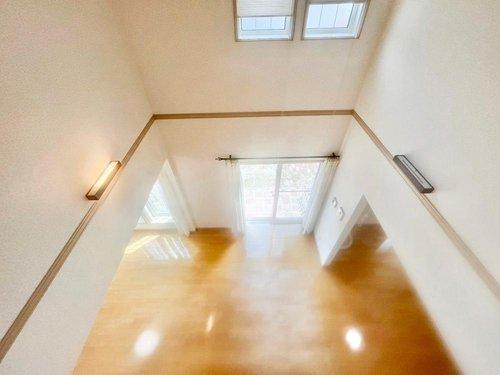 和歌山県海草郡紀美野町 中古戸建の内装|吹き抜けスペース有り、広々空間◎