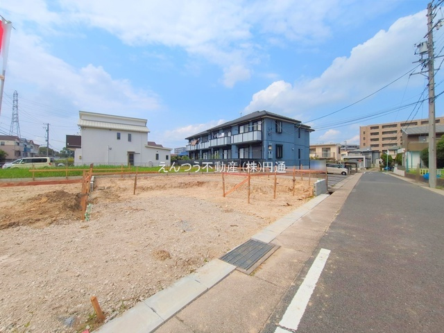 ブルーミングガーデン梅森坂1丁目の前面道路含む現地写真