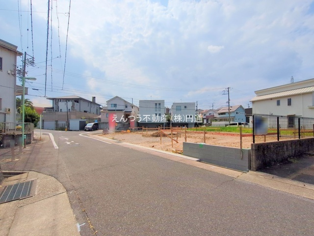 ブルーミングガーデン梅森坂1丁目の前面道路含む現地写真