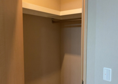 【収納】 | アクシア八王子ピュアマークス | デザイン性を重視しすぎて収納が少なかった！なんてことにならないため、事前に現地で収納の数を確認しておくことをお勧めします。クローゼット以外にも床下収納や屋根裏収納、パントリーなどもチェックしましょう。