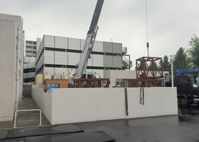 【駐車場】 | アクシア八王子ピュアマークス | 車一台あたりに必要なスペースは、標準サイズの普通自動車で横幅2m50cm、長さ5mは必要になります。ただし、乗降のことも考慮して横幅3m30cm、長さ5m50cmほどは確保できるところを選びましょう。