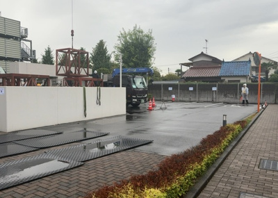 【駐車場】 | アクシア八王子ピュアマークス | 駐車場と明記されていても、最小スペースでつくられた駐車場だと大型車は駐車できなかったり、出入りしにくくなったりする可能性があります。お車のサイズと購入したい物件の駐車場のサイズを現地で確認しましょう。