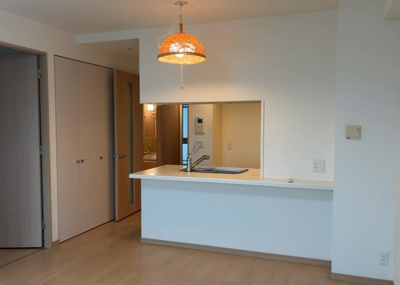 【ダイニング】 | アクシア八王子ピュアマークス | ダイニングは、食事や家族の団らんスペースとしてだけではなく、ほかの用途としても使用することができます。ダイニングテーブルを置き、食事のためのスペースを作ることでリビングとの差別化を図ることができます。