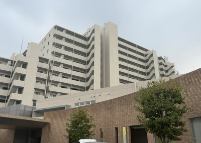 【構造・工法・仕様】 | アクシア八王子ピュアマークス | ＲＣ造、Reinforced Concreteは直訳すると補強されたコンクリートです。主に柱や梁・床・壁が鉄筋とコンクリートで構成おり、鉄筋を組んだ型枠にコンクリートを流し込んで固めたものを指します。