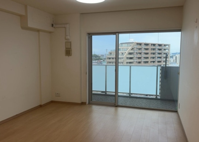 【居間・リビング】 | アクシア八王子ピュアマークス | リビングの間取りの種類は大きくわけてリビングとダイニングが別になっているタイプ、リビングダイニング一体型です。どちらも一長一短ですので、家を選ぶ時はその両面をチェックして決めるようにしましょう。