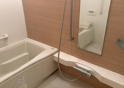 【浴室】 | アクシア八王子ピュアマークス | 入浴時の快適さも大事なことですが、綺麗な状態を維持できなければ気持ちよく入浴できません。毎日の掃除が楽という点は大事なポイントになります！カビが生えにくく掃除がしやすい、壁や浴槽を選ぶといいでしょう。