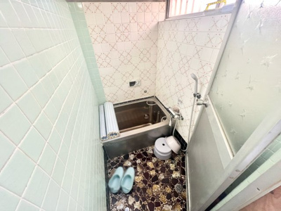 【浴室】 | 滋賀県長浜市三田町　中古戸建　作業場・倉庫付き | 【浴室】窓から差し込む自然光により、日中は照明を使わずとも明るく、快適にご入浴いただけます(^^♪