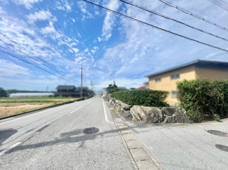 【前面道路含む現地写真】 | 滋賀県長浜市三田町　中古戸建　作業場・倉庫付き
