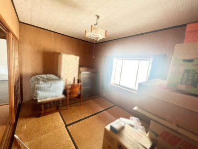 【和室】 | 滋賀県長浜市三田町　中古戸建　作業場・倉庫付き | 【2階和室：6帖】〈こちらの物件〉に興味がある方はお気軽にお問い合わせ下さい！月々のお支払い希望額からお客様が購入可能な物件の価格をシミュレーション致します(*´▽｀*)