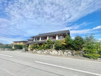 【前面道路含む現地写真】 | 滋賀県長浜市三田町　中古戸建　作業場・倉庫付き