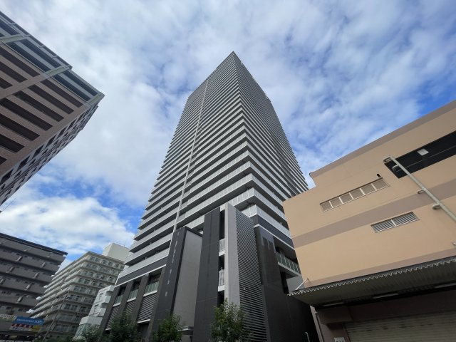 ロイヤルメドゥ香里園タワーの外観