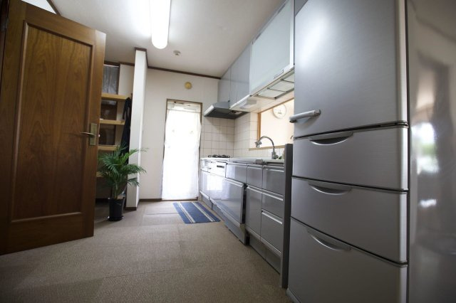 東金市堀之内　中古戸建のキッチン|敷地約130坪   6SLDK 駐車3台可能　増築約59.82㎡あり　ご見学は事前予約調整が必要です