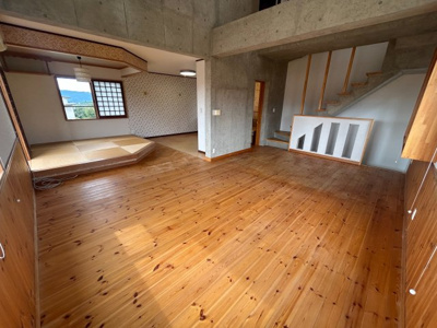 【洋室】 | 【屋上付】沼田市横塚町　３階建2LDK