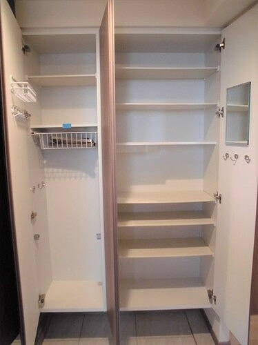 ワコーレフェリズ西岡本の収納|シューズボックス