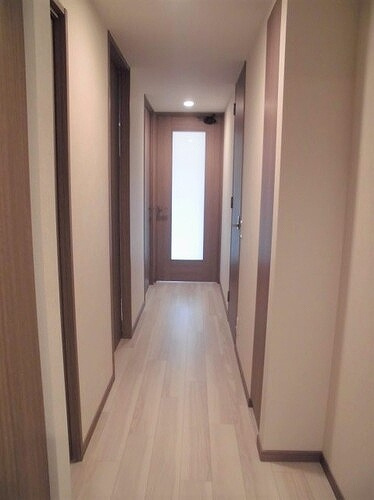 ワコーレフェリズ西岡本の内装|玄関から廊下