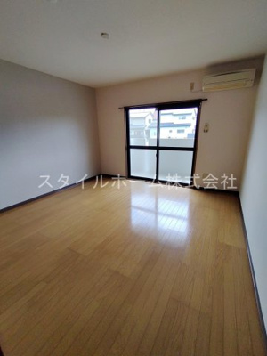 【居間・リビング】 | エクシード御油 | 同建物内別部屋の写真です。