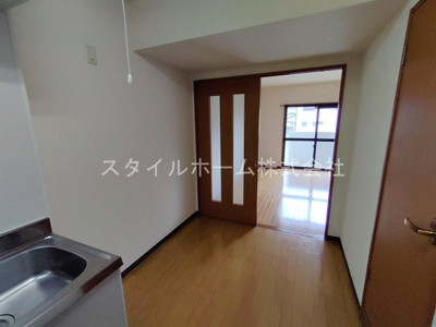 【居間・リビング】 | エクシード御油 | 同建物内別部屋の写真です。