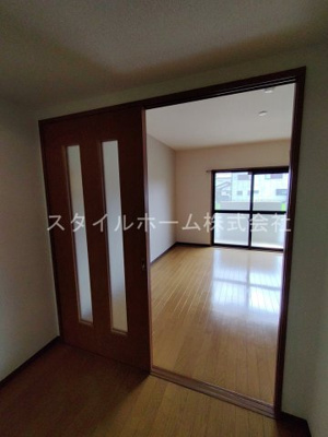 【居間・リビング】 | エクシード御油 | 同建物内別部屋の写真です。