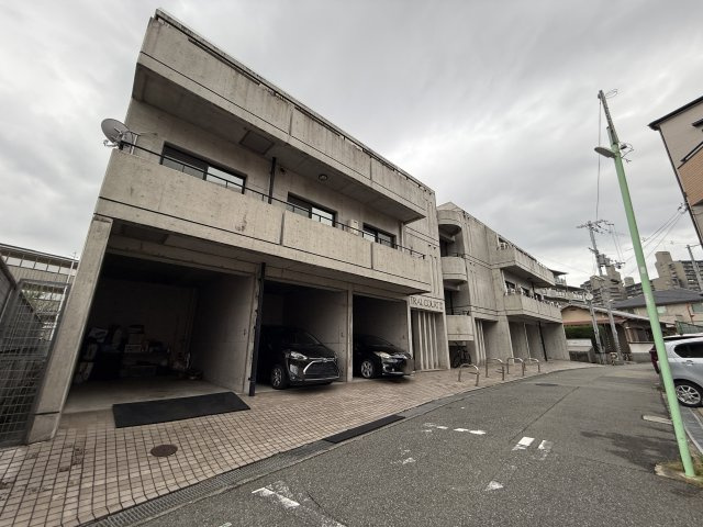 セントラルコート３号館