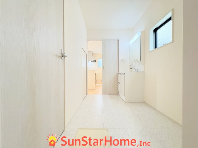 【サンスターホーム】瑞穂町西松原　新築3号棟の独立洗面台