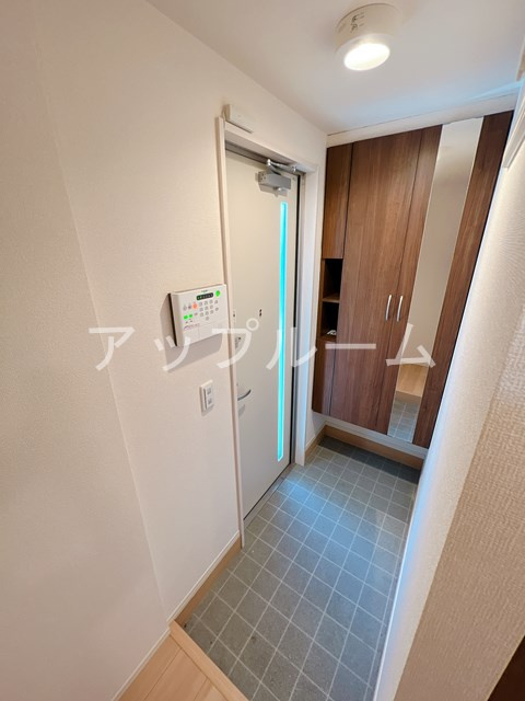 ＷＩＮＧ ＫＡＳＵＧＡＩの玄関