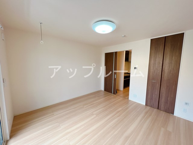 ＷＩＮＧ ＫＡＳＵＧＡＩの居間・リビング