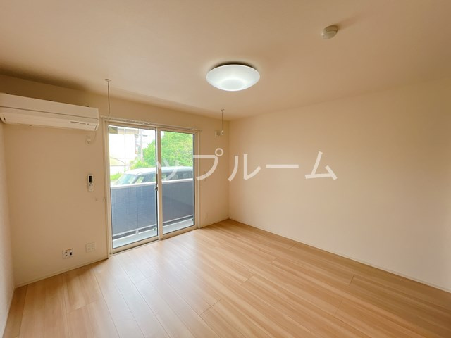 ＷＩＮＧ ＫＡＳＵＧＡＩの居間・リビング