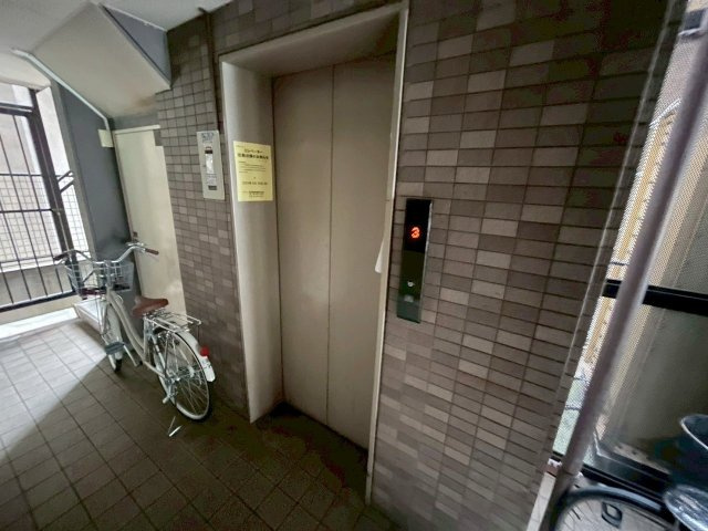 Steeple Msのロビー