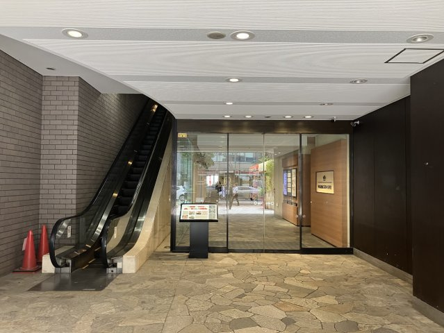 グローバルビュー浦和のエントランス