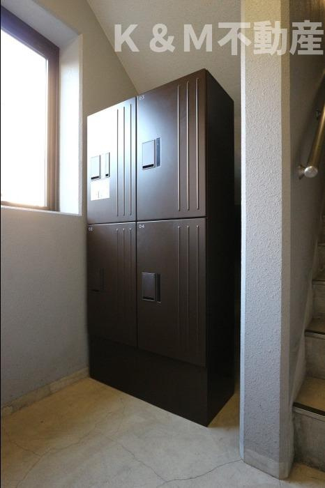 フラッツ・シゲの玄関|明るい玄関です