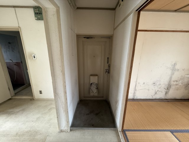 長興寺マンションの玄関