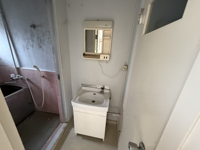 長興寺マンションの独立洗面台