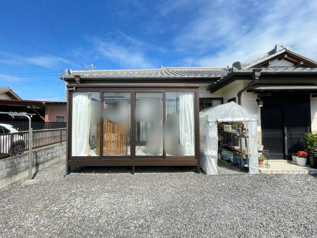 中古戸建・中古住宅　太田市上小林町　平屋建て　毛里田小・毛里田中の設備|サンルーム付きなので天候不良でも安心して洗濯ものを干すことができます！